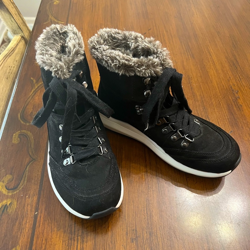 JLO winter boots